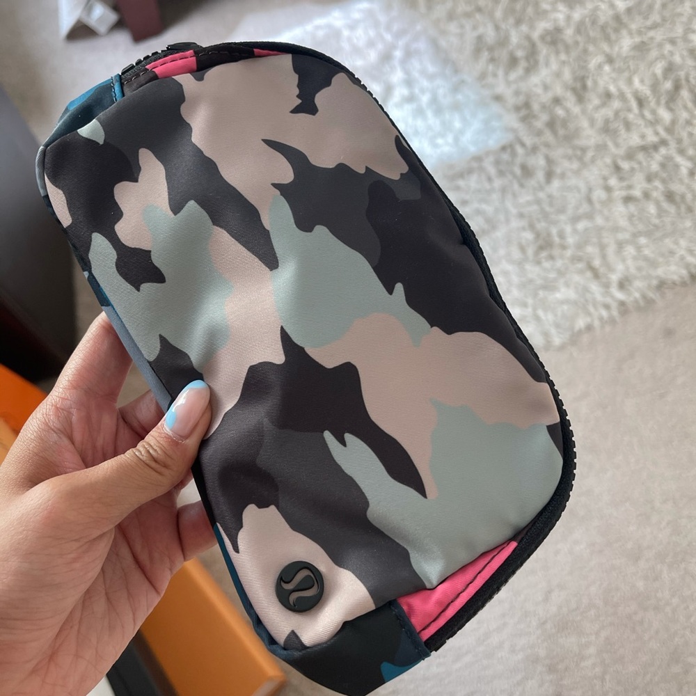Lulu lemon belt bag army print